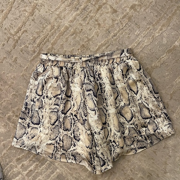 Shorts - Picture 2 of 3